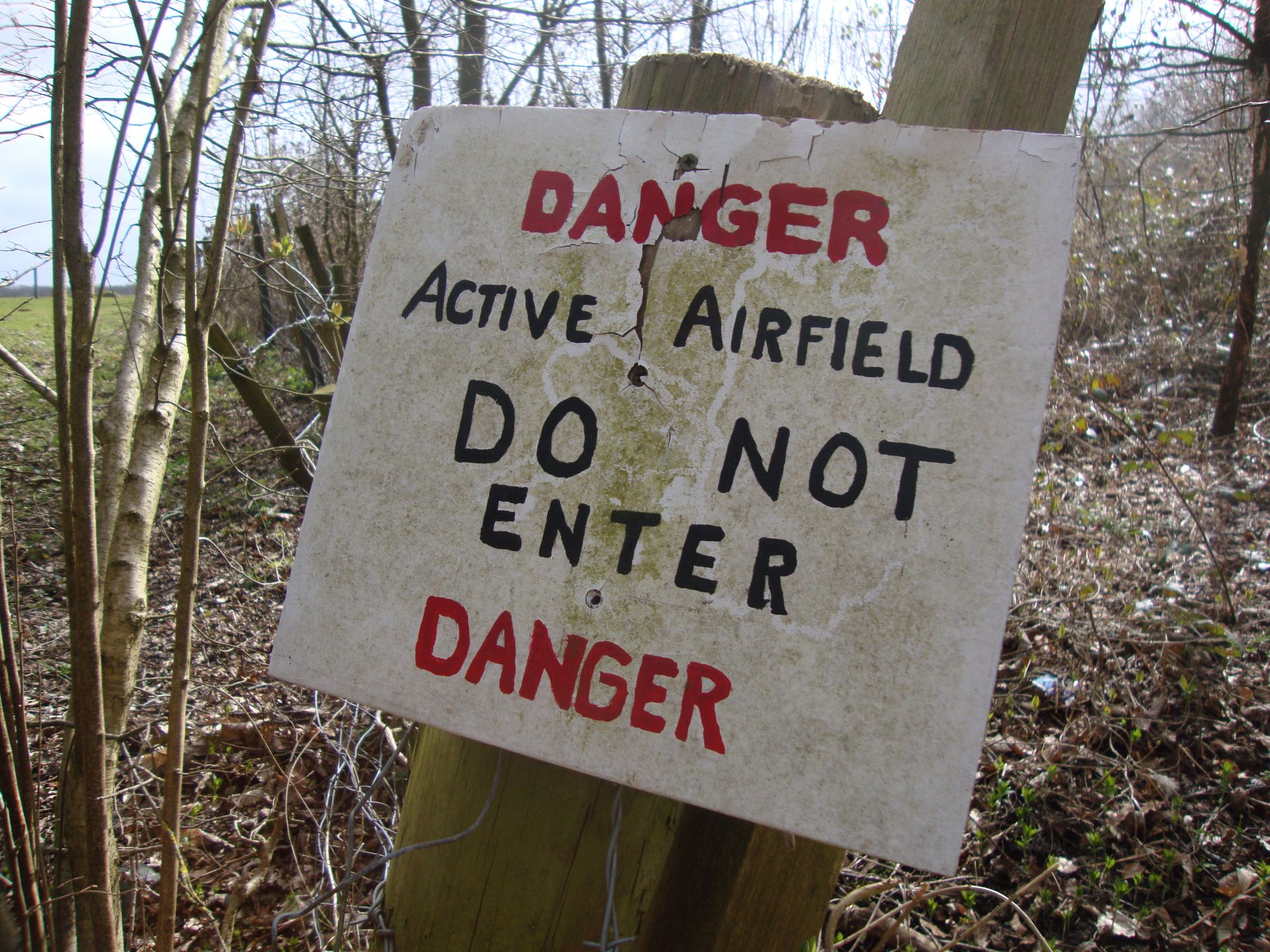 Glidng Club warning sign